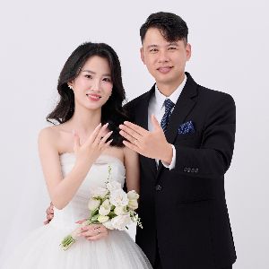 Phạm Chung & Quỳnh Hương !